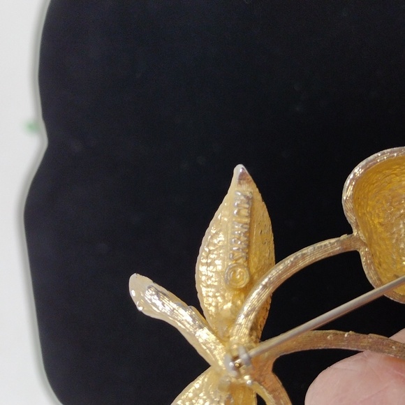 Vintage 1960's Sarah Coventry Golden Cherries Brooch Pin - Picture 5 of 7
